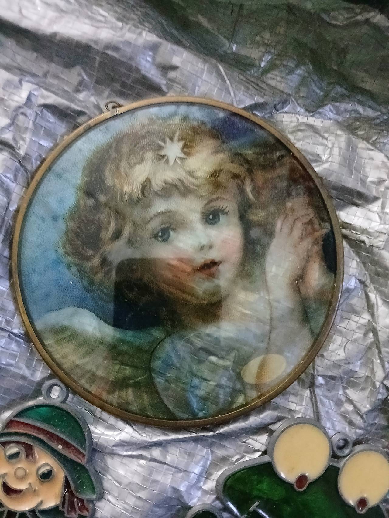 Vintage Round Angel Glass Suncatcher