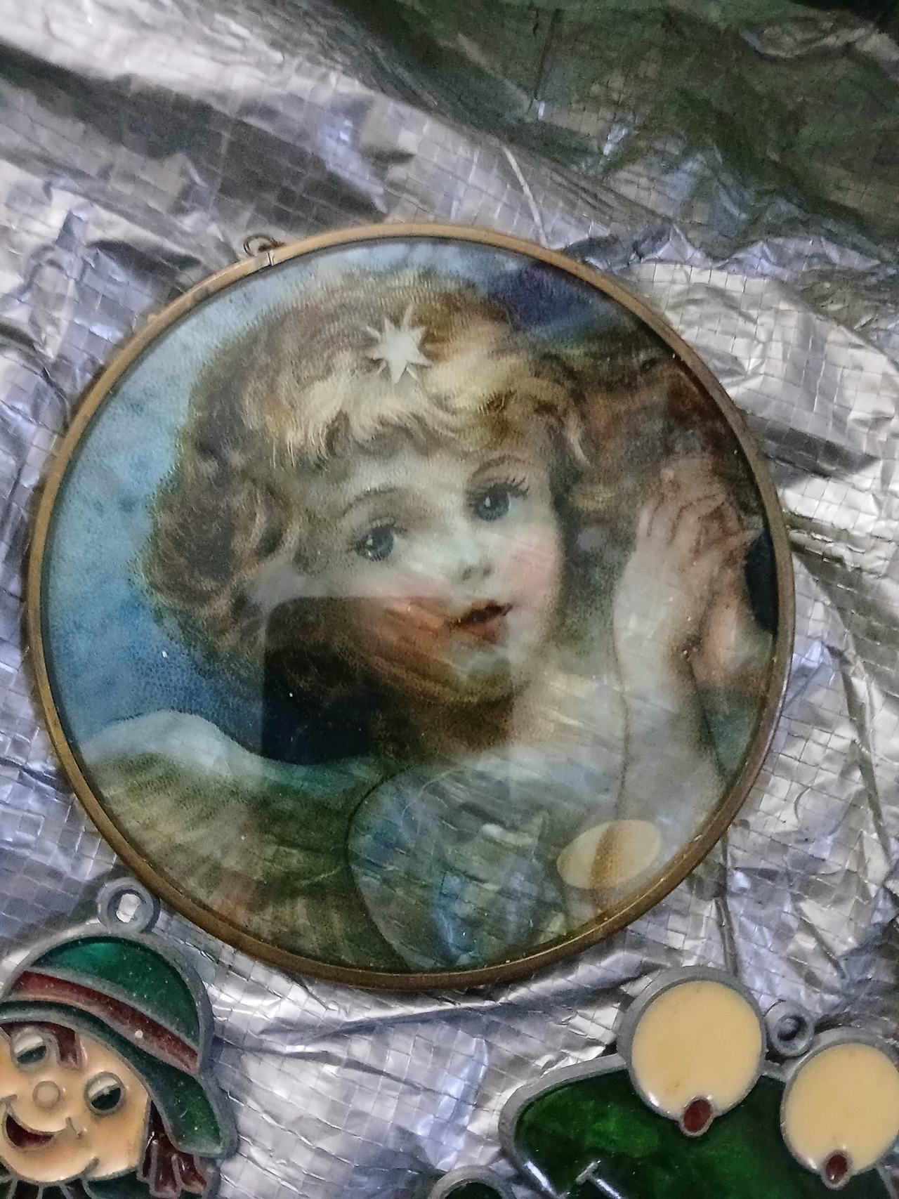 Vintage Round Angel Glass Suncatcher