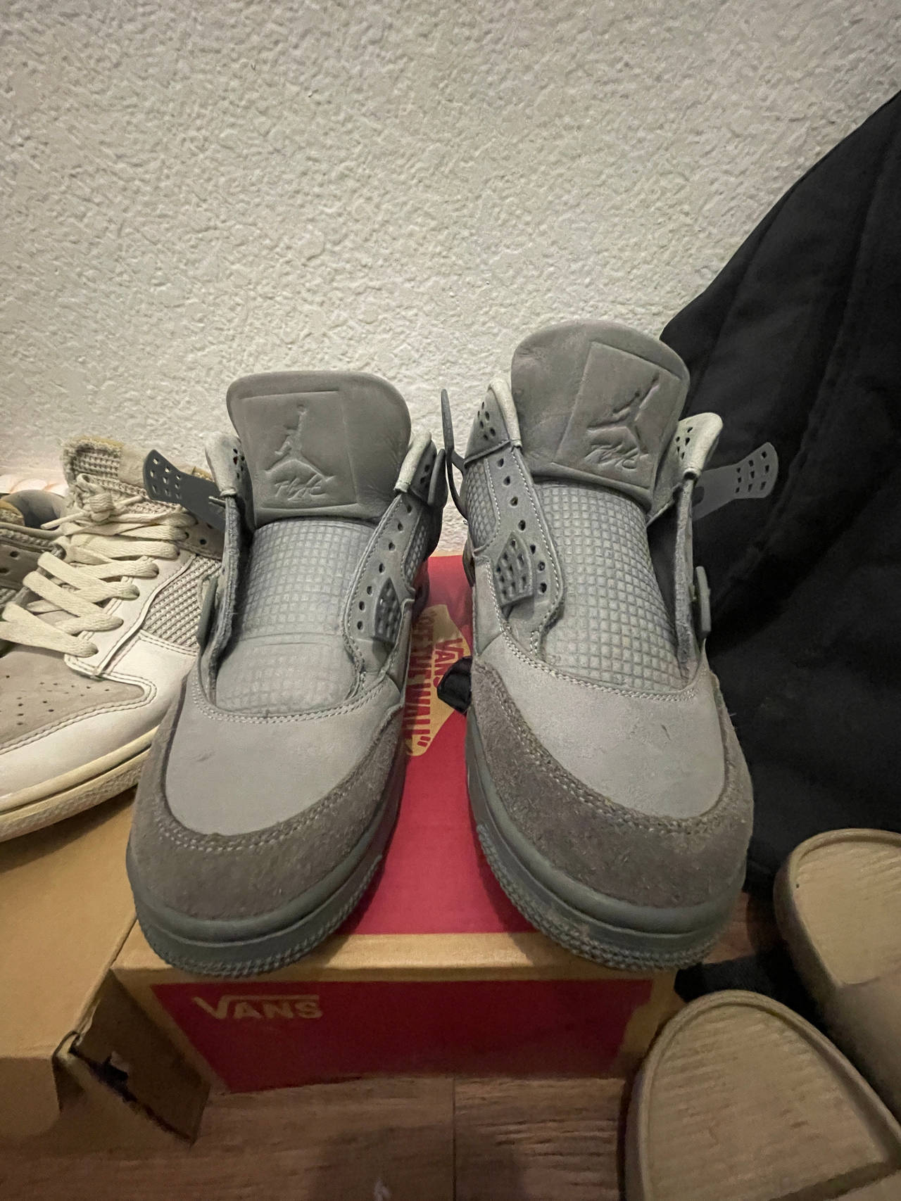 Air Jordan 4 Retro x KAWS