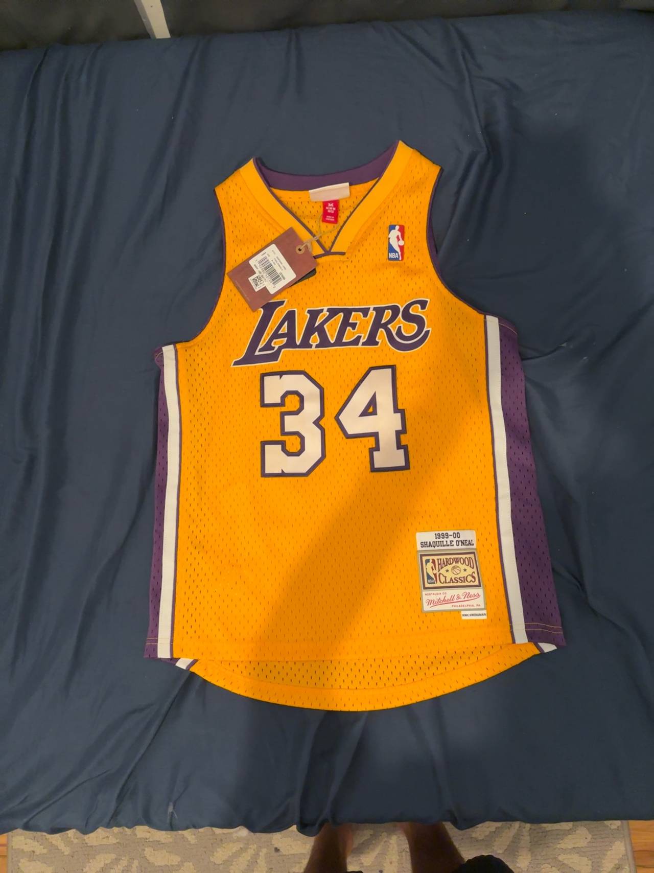Mitchell & Ness Shaquille O'Neal Lakers 1999-00 Gold Swingman Jersey