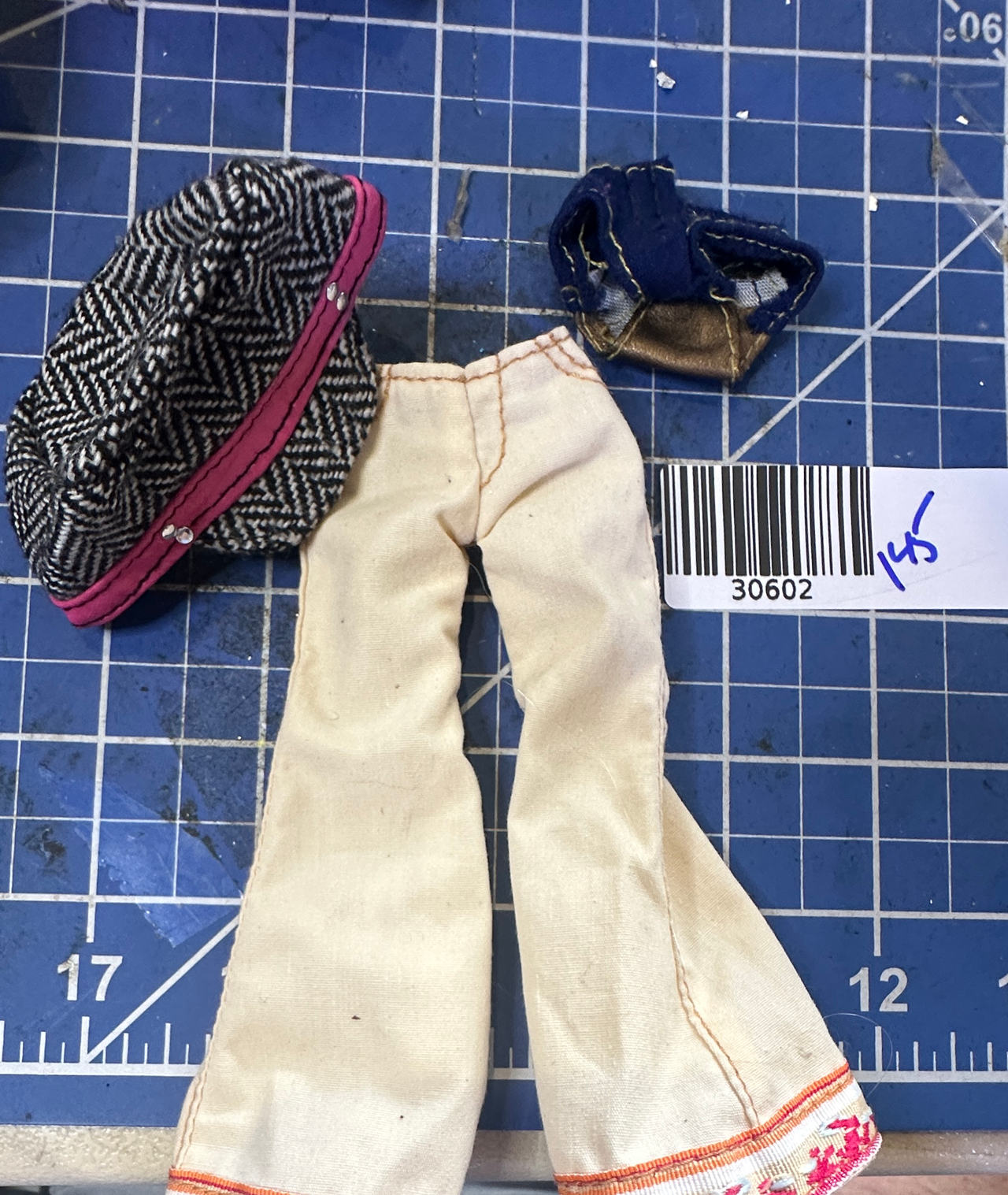 Bratz clothing lot accessories.