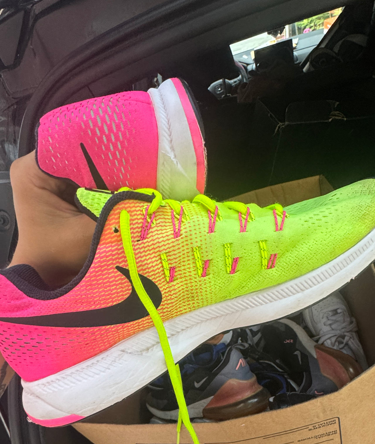 Nike Air Zoom Pegasus 33 Volt Hyper Pink