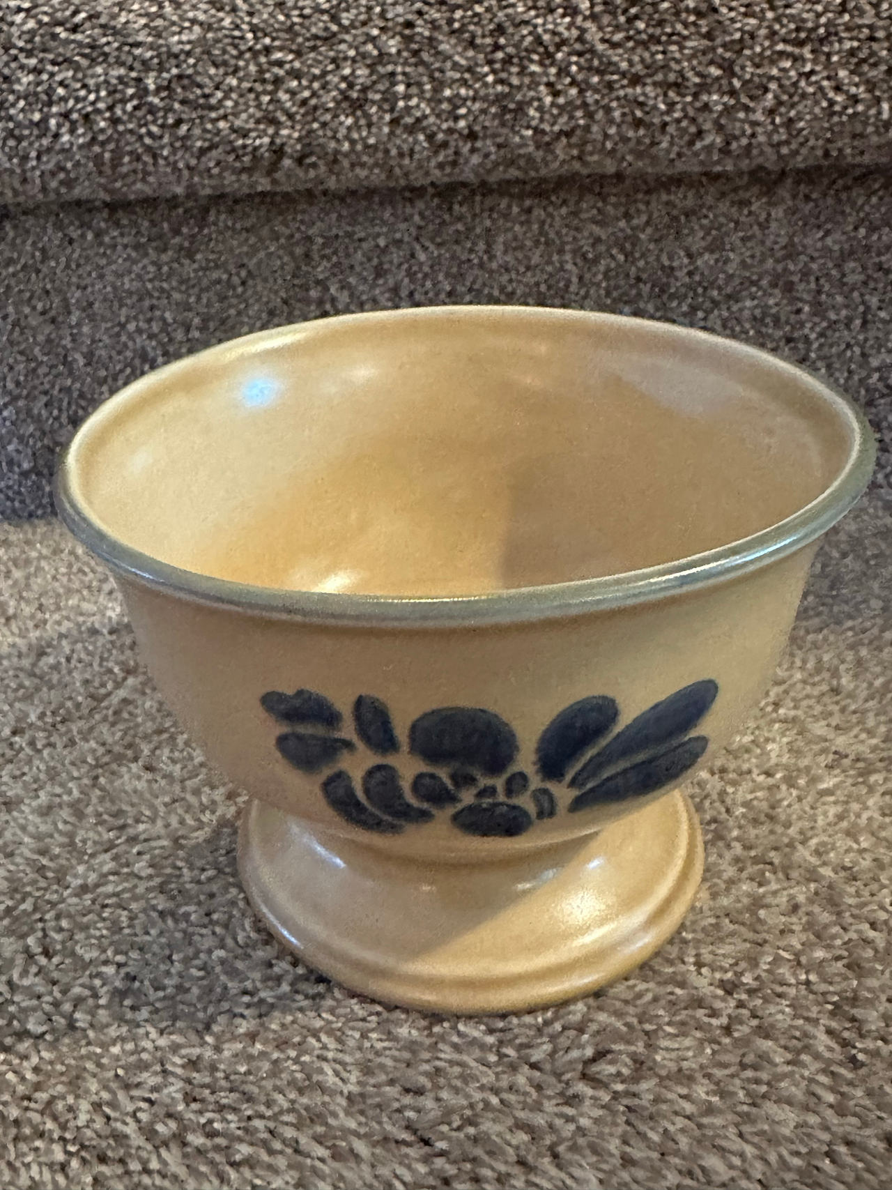 Pfaltzgraff Yorktowne Footed Serving Bowl