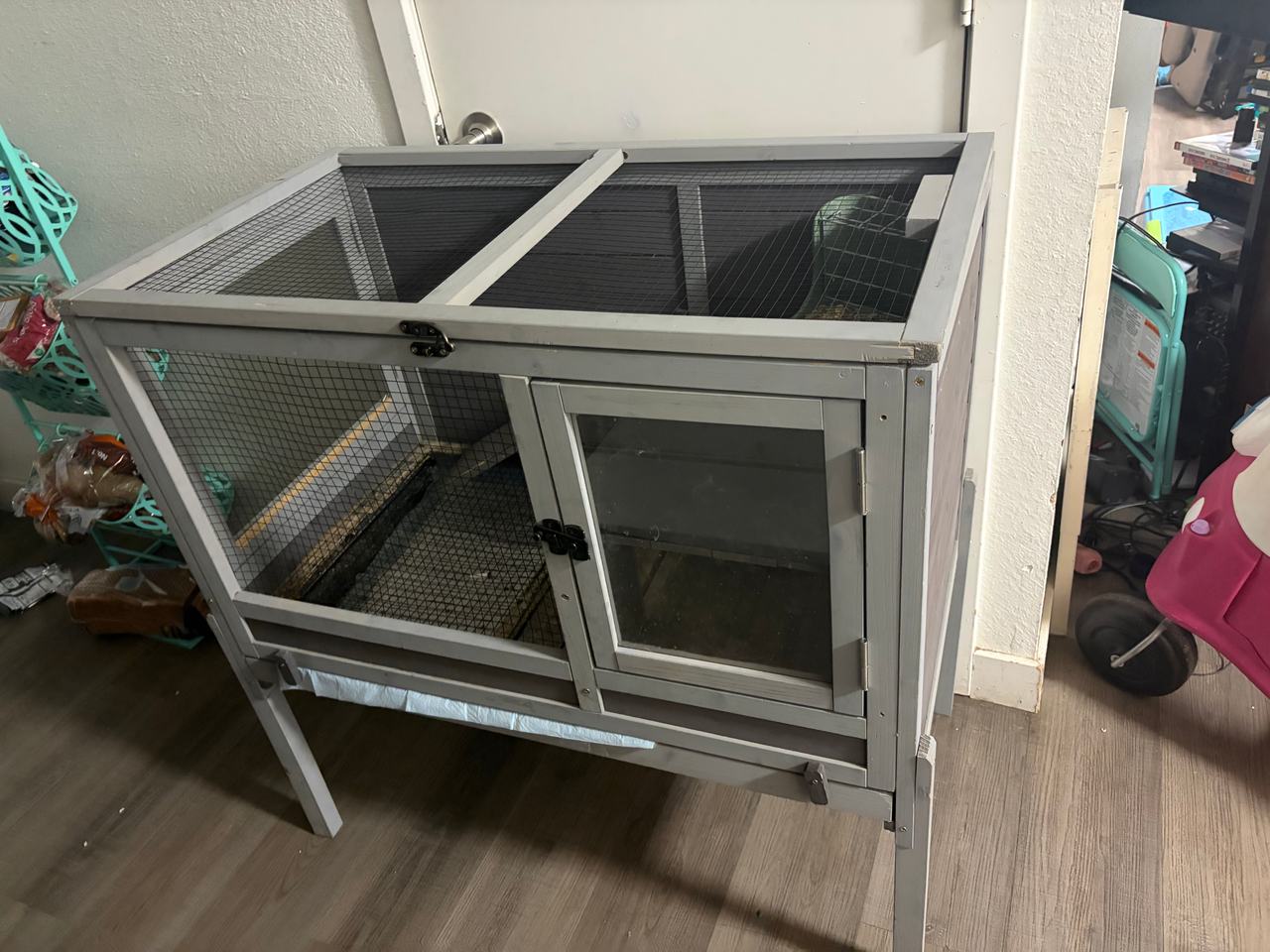 Wooden Rabbit Hutch with Pull Out Tray