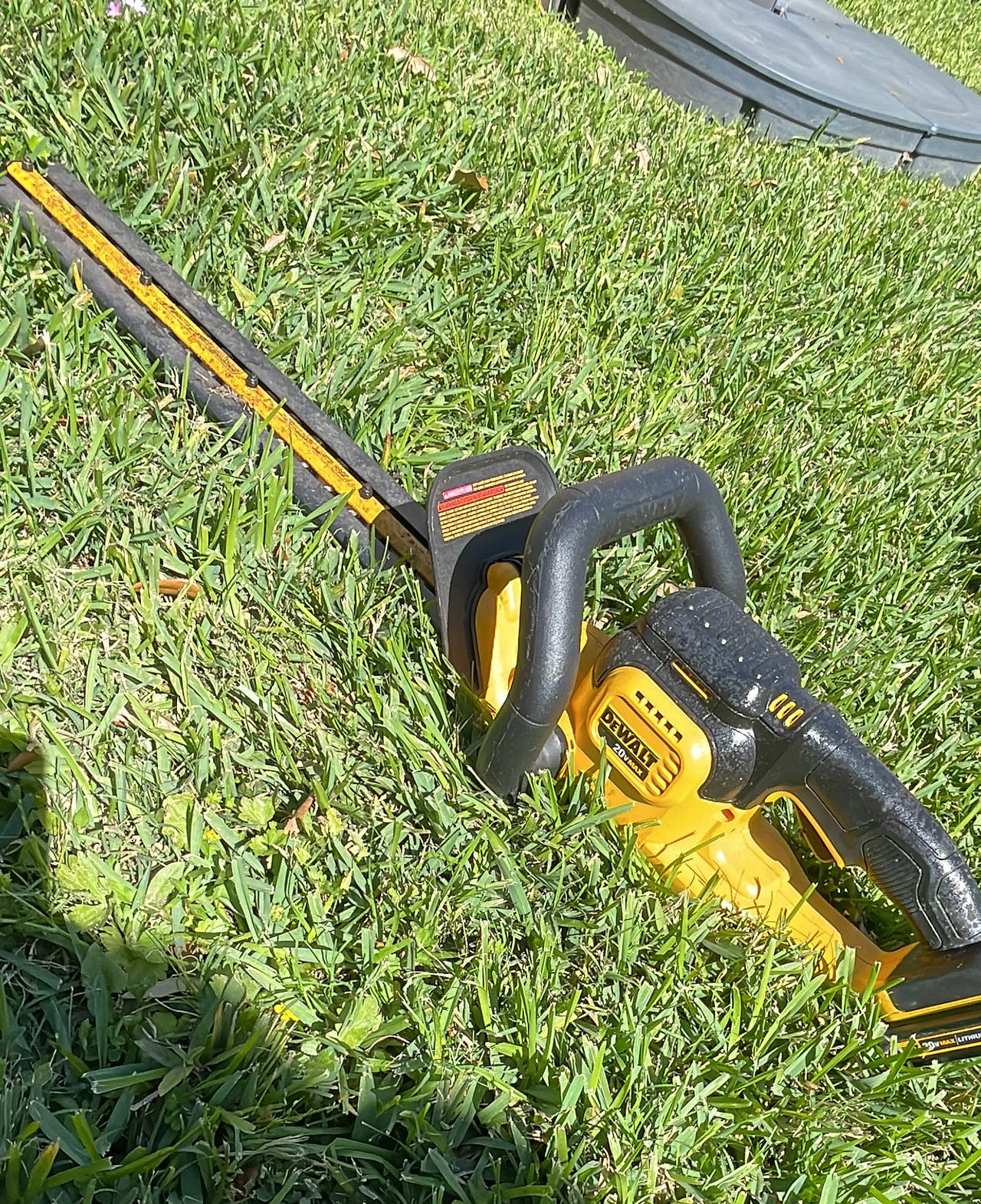 DEWALT 20V MAX Cordless Hedge Trimmer