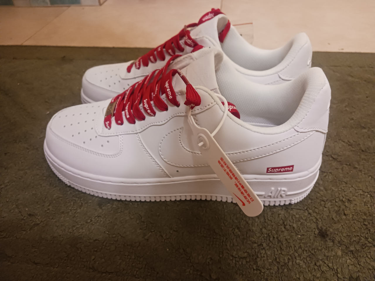 Nike Air Force 1 Low Supreme White