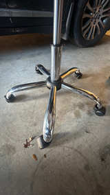 Professional Adjustable Rolling Stool Black - Image 2