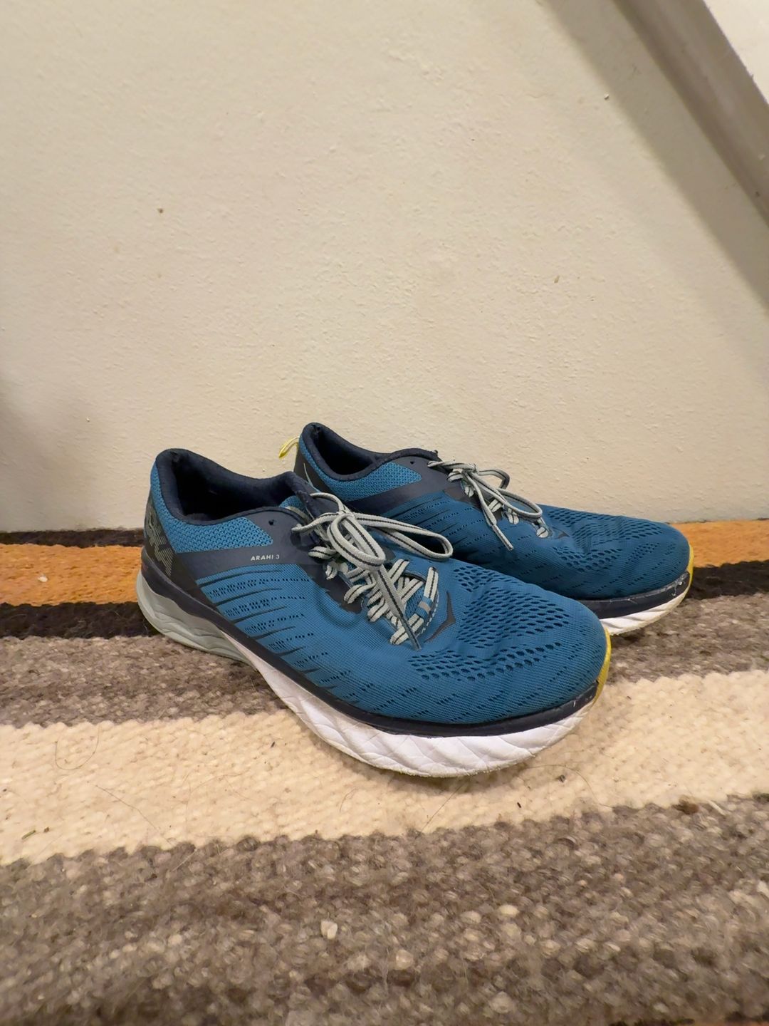 Hoka One One Arahi 3 Blue Men's Running Shoes: 8.5