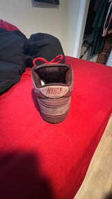 Nike SB Dunk Low 'Valentine's Day' (2022) - Image 3