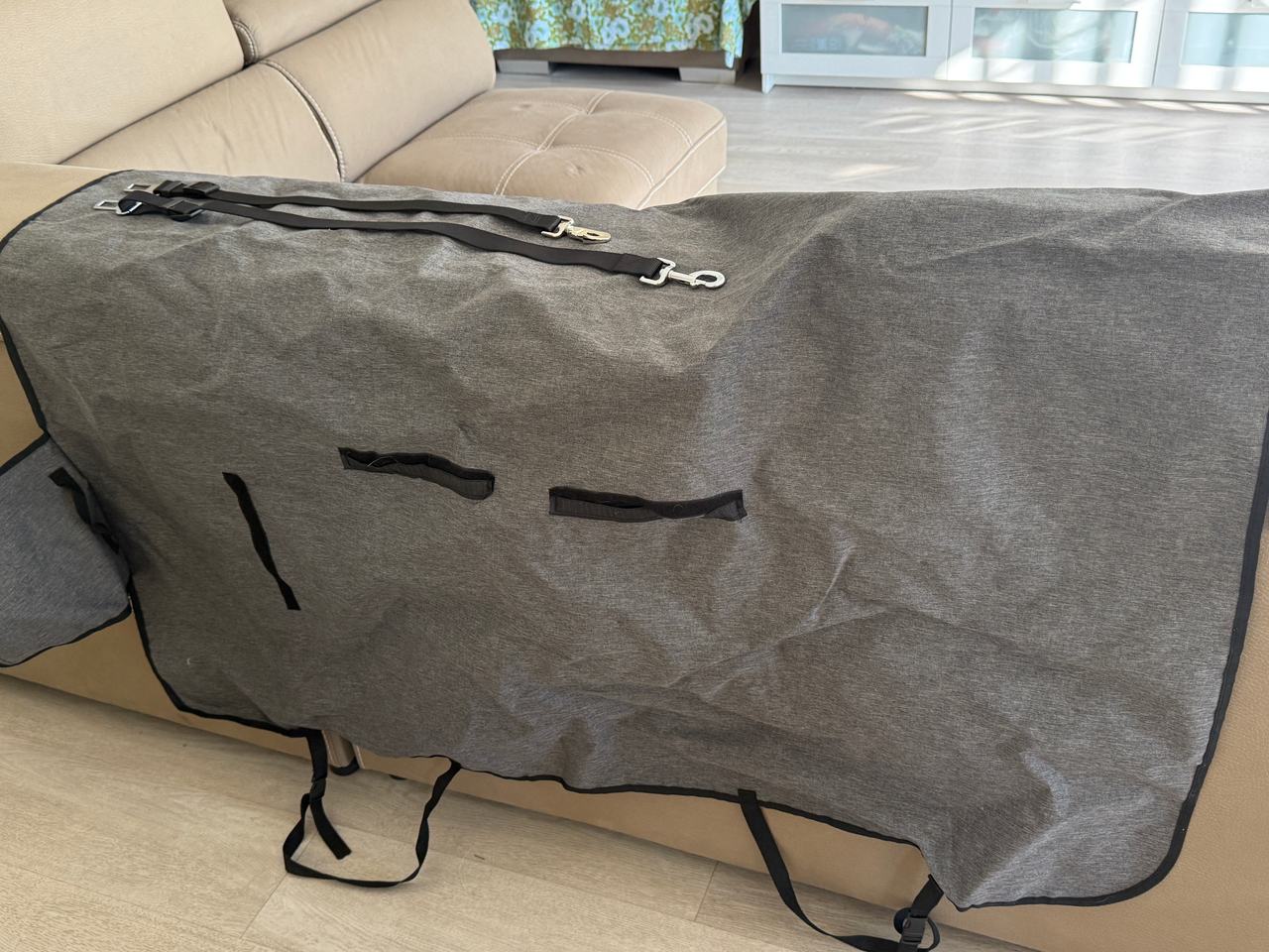 Pet Car Cover And 2x seatbelts for your pets