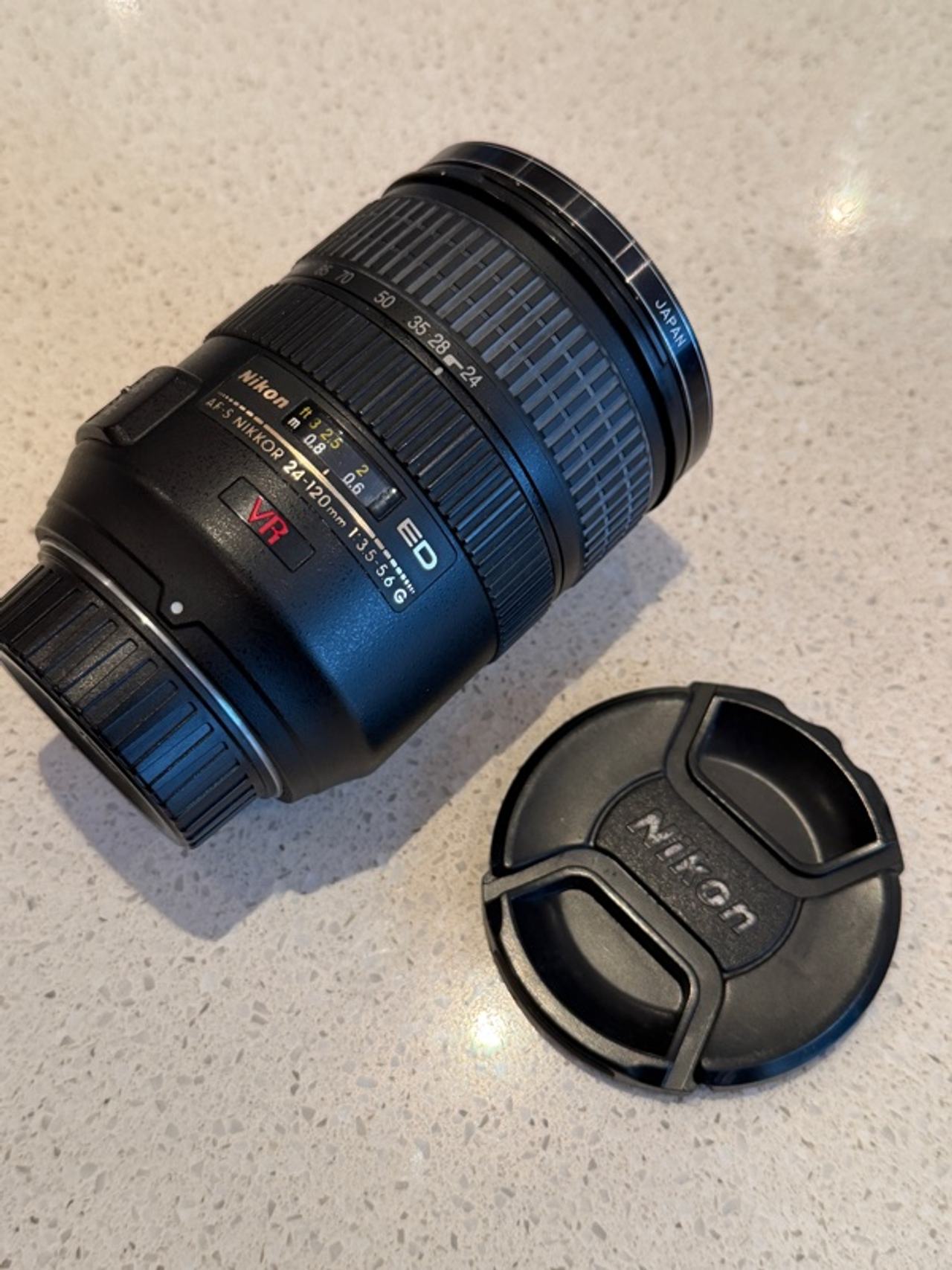 Nikon AF-S DX 18-200mm f/1.3-5.6G VR Lens