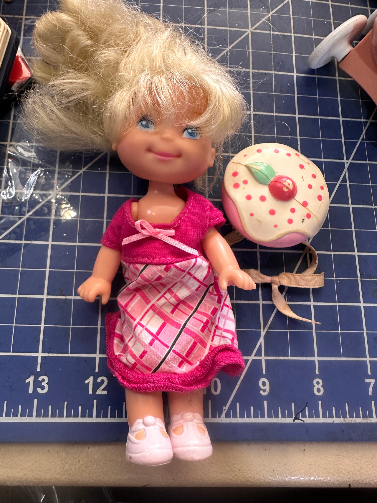 CHERRY MERRY MUFFIN vtg 1980s fashion doll w hat accessory.
