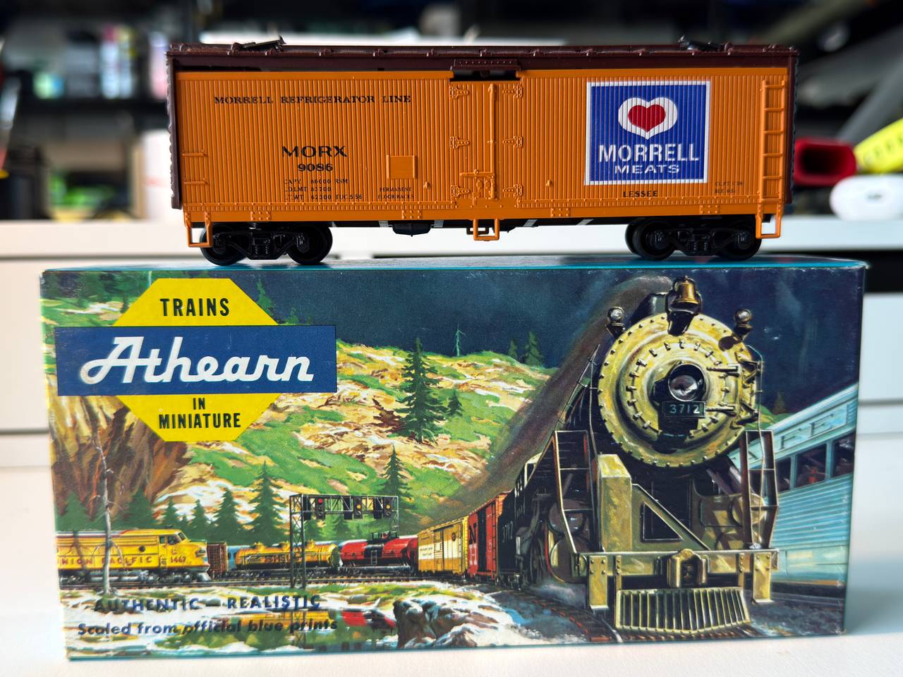 Athearn HO Scale Morrell Meats Refrigerator Car MORX 9086