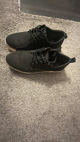 St. John's Bay Men's Canvas Shoes 9.5 M - Image 2