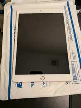 Apple iPad (8th generation) 32GB Wi-Fi Gold - Image 3