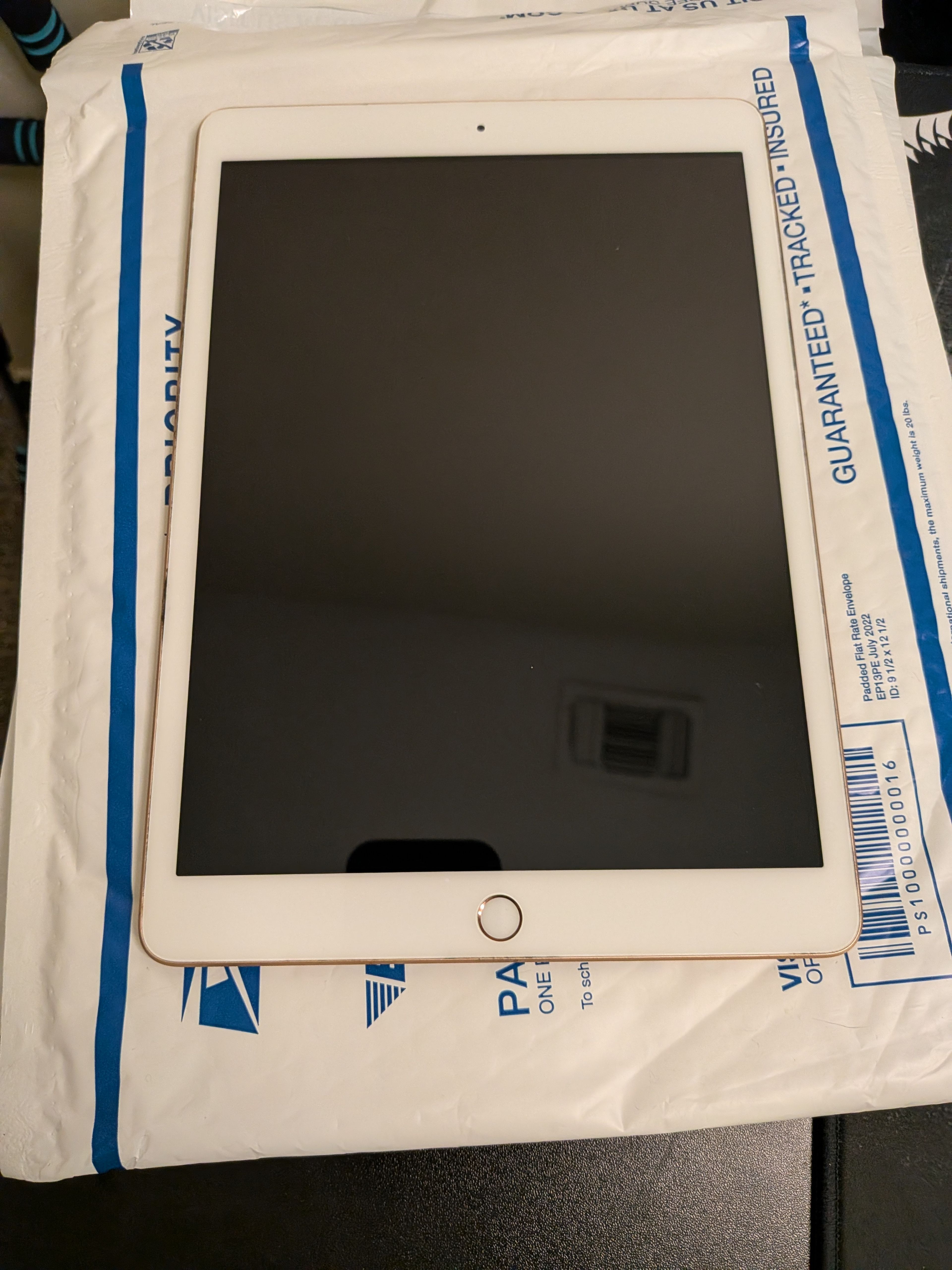 Apple iPad (8th generation) 32GB Wi-Fi Gold - Image 3