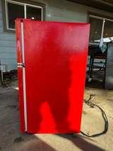 Frigidaire Retro Mini Fridge Red 3.2 cu ft 2-Door - Image 2