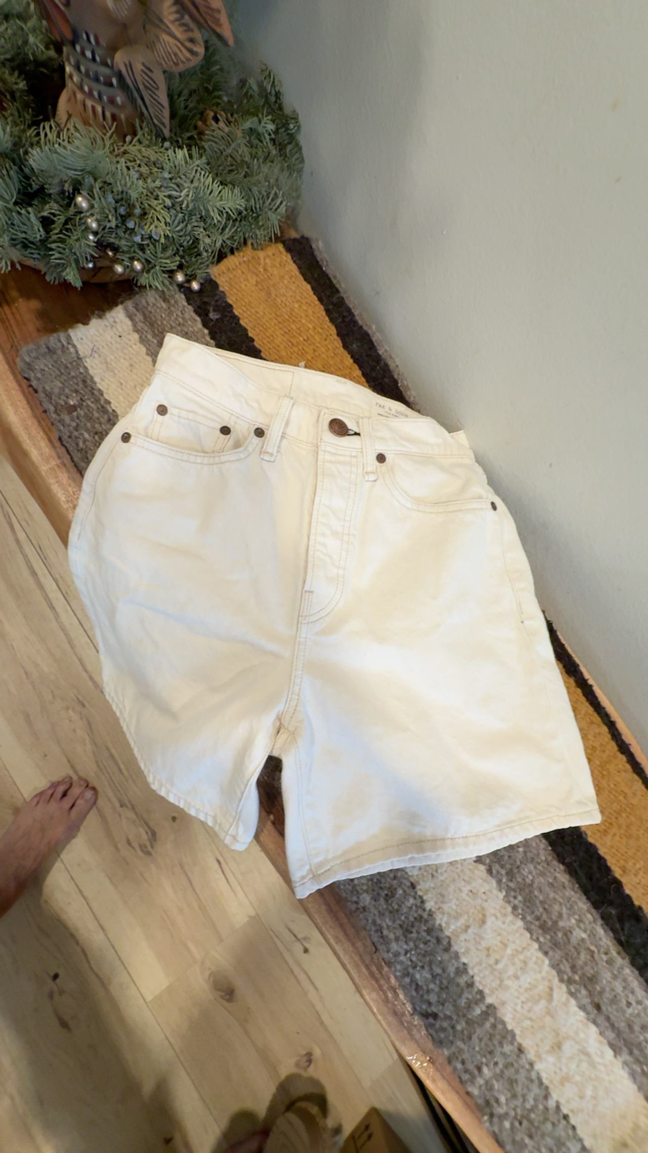 Rag & Bone Off-White Denim Shorts Size 24