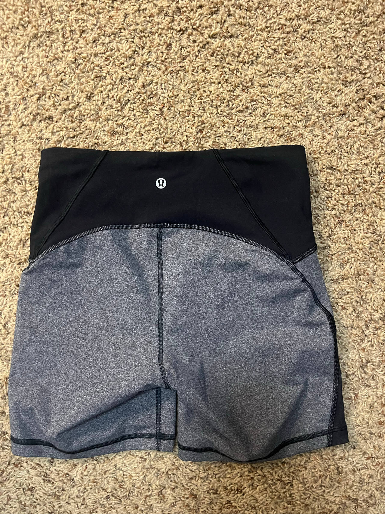 Lululemon All the Right Places Short 6" size 8 excellent condition