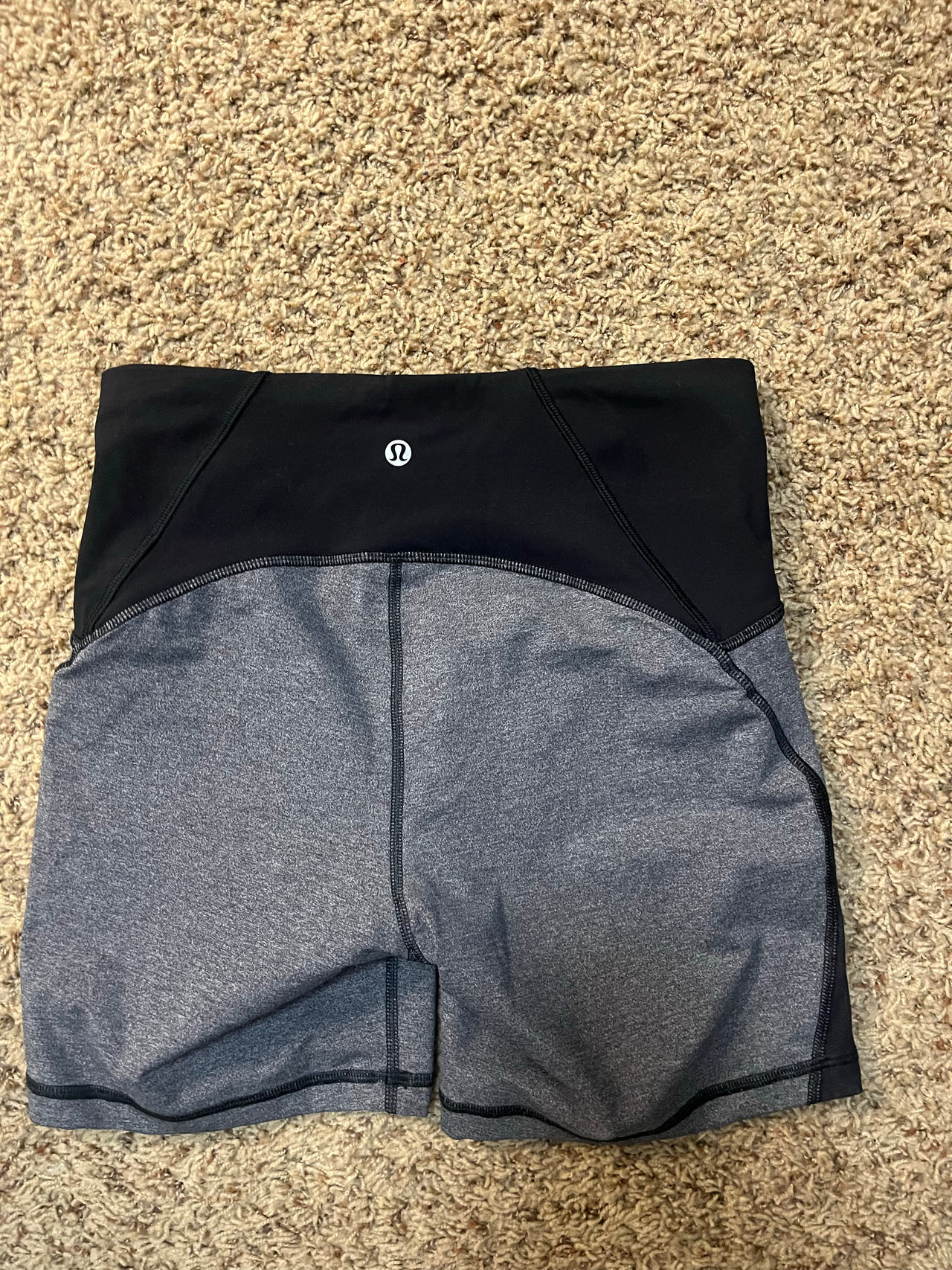 Lululemon All the Right Places Short 6" size 8 excellent condition