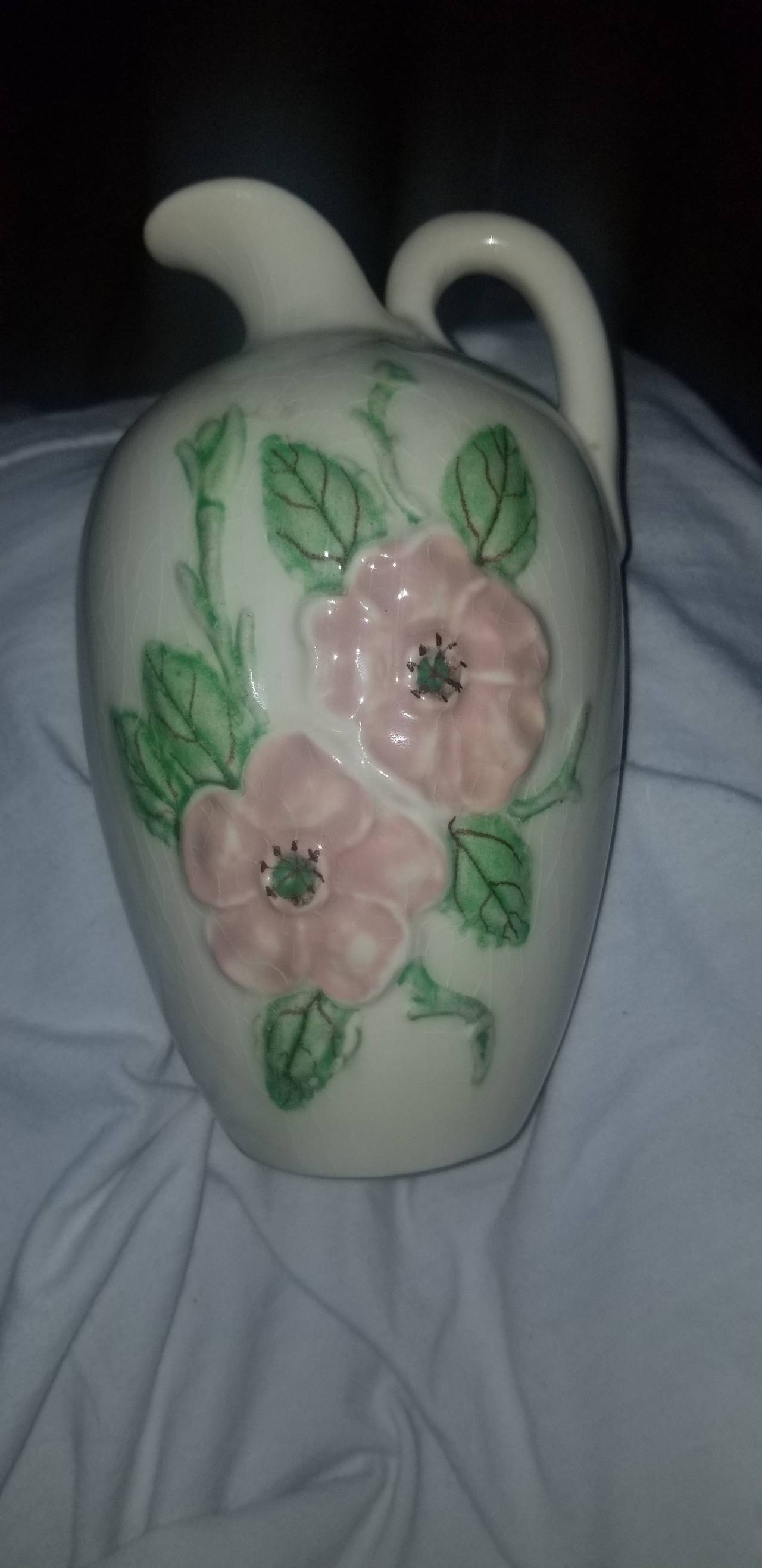 Hull Rosella Patterned Art Pottery