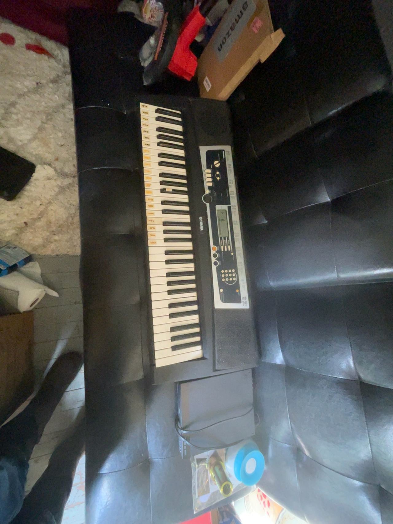 Yamaha YPT-210 Portable Keyboard 61-Key