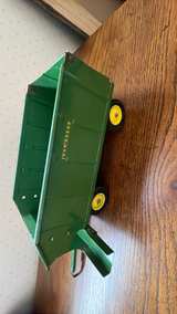 John Deere 1/16 Scale Die-Cast Flare Box Wagon - Image 3