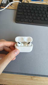 Apple AirPods Pro (1st gen) - Image 2