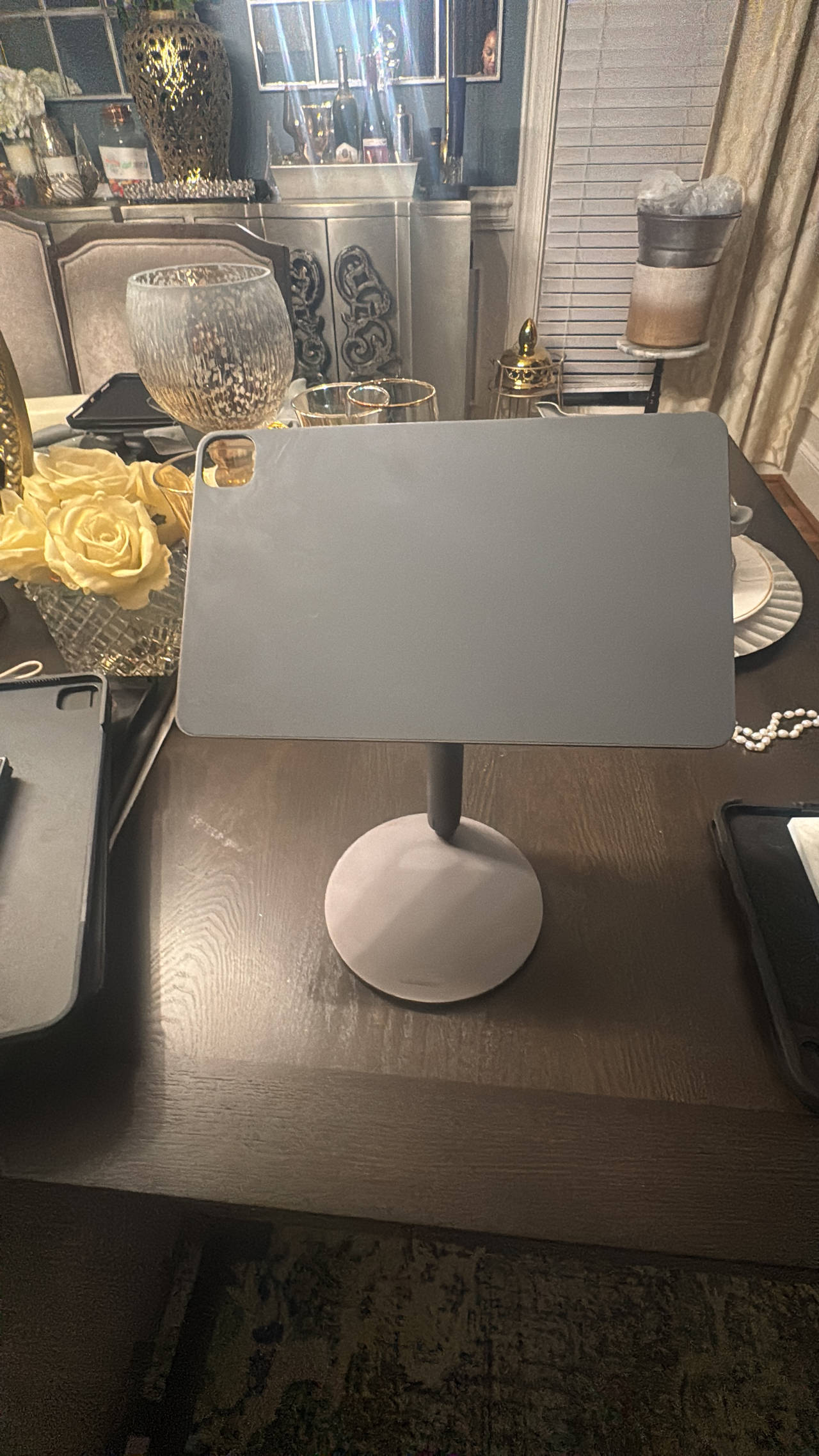 Lululook Urban Magnetic iPad Stand