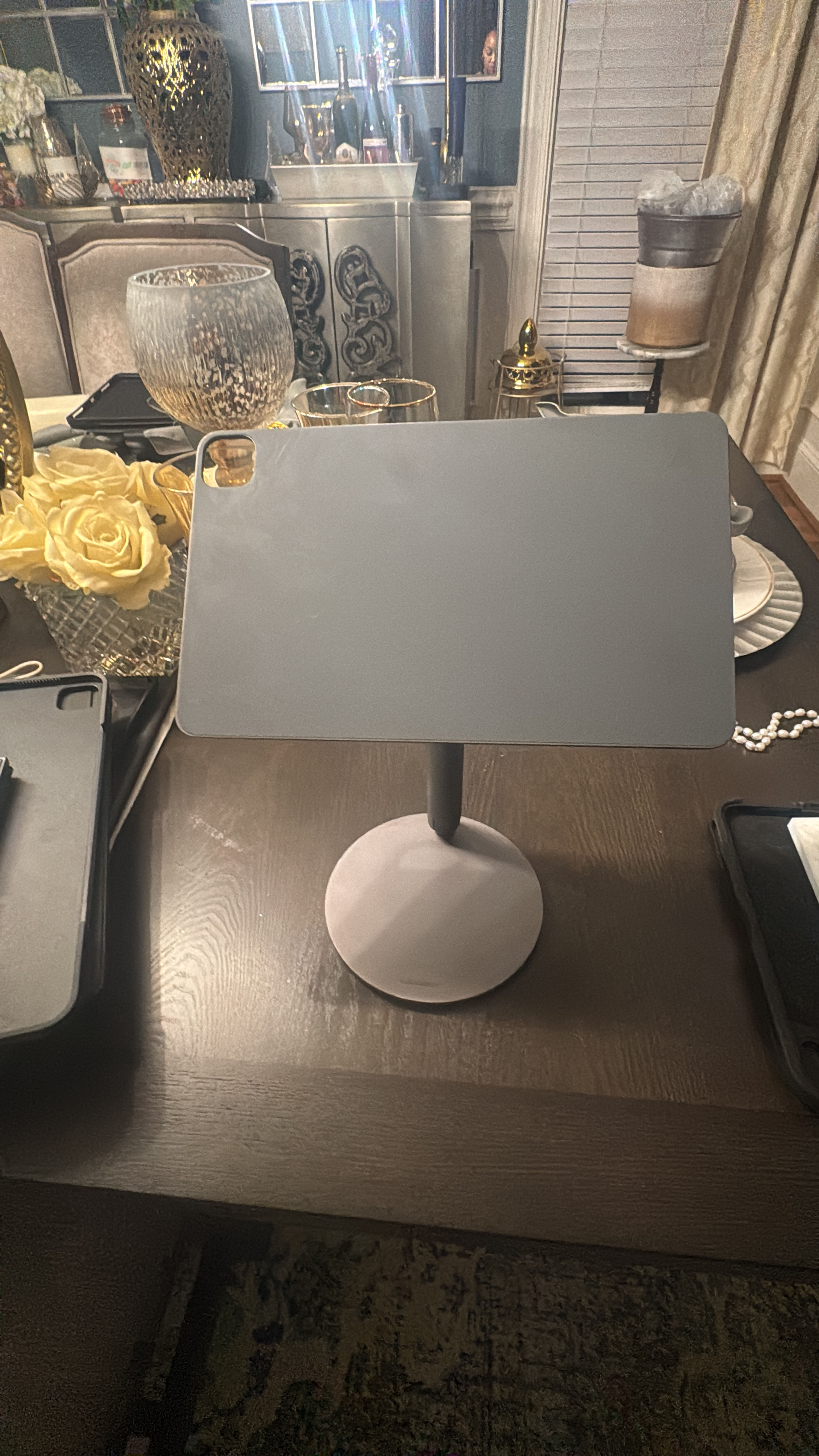 Lululook Urban Magnetic iPad Stand