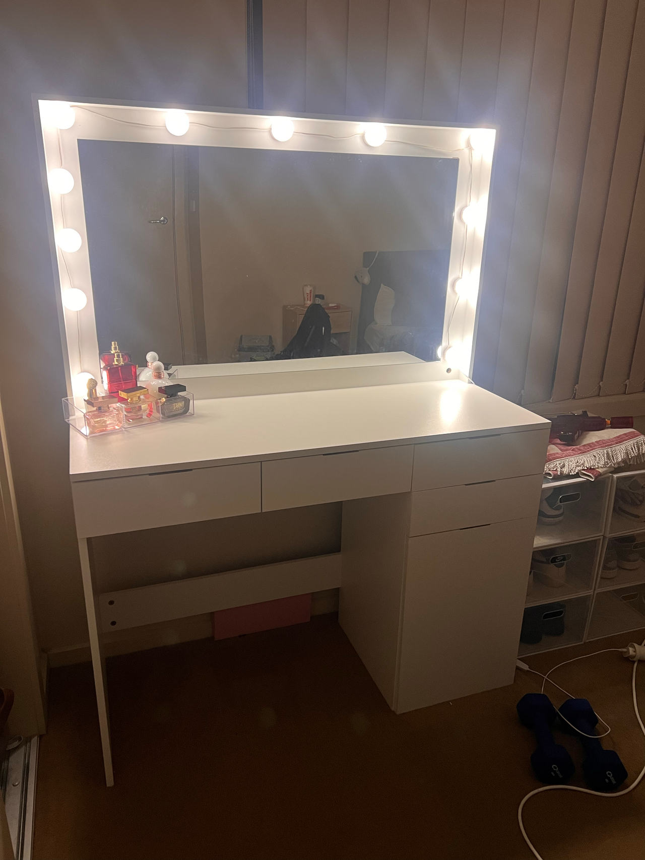 White Hollywood Makeup Vanity Desk