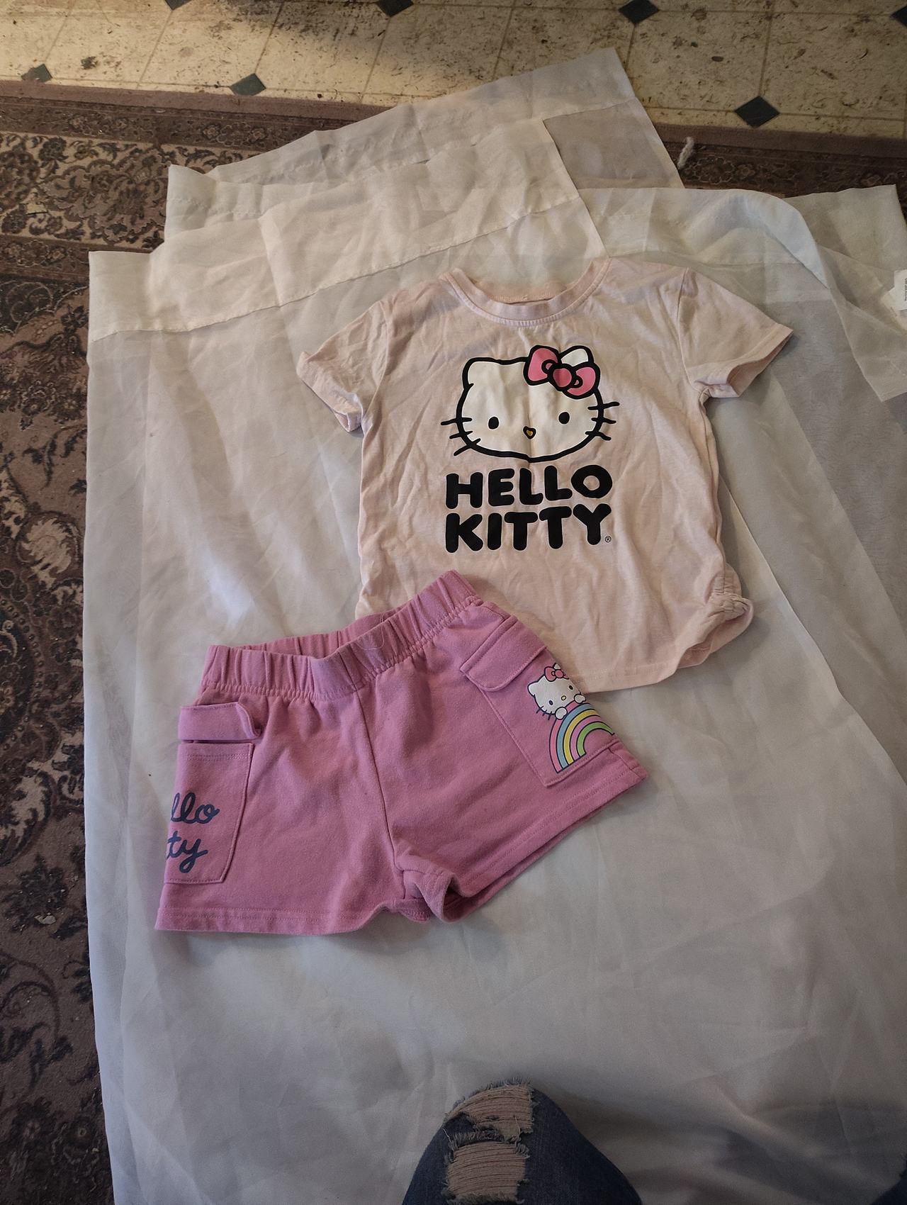 Hello Kitty Girls T-Shirt and Shorts 2-Piece Outfit Set size 6