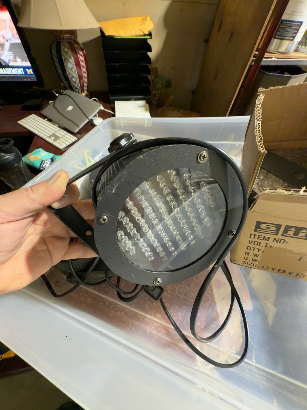 4- Mr. DJ MAGICSHOT 86 RGB LED Stage Light