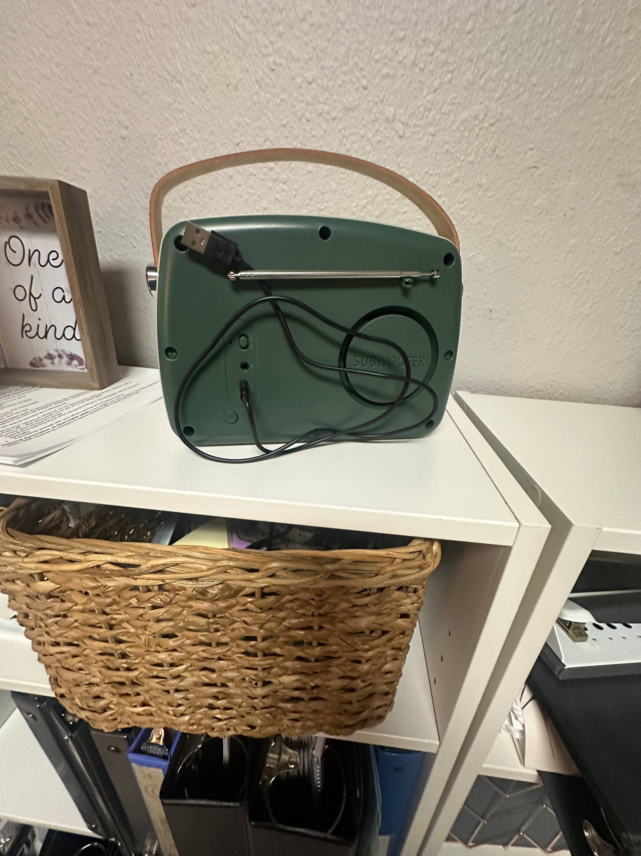 SUBWOOFER Retro Bluetooth Speaker with radio. Excellent condition 