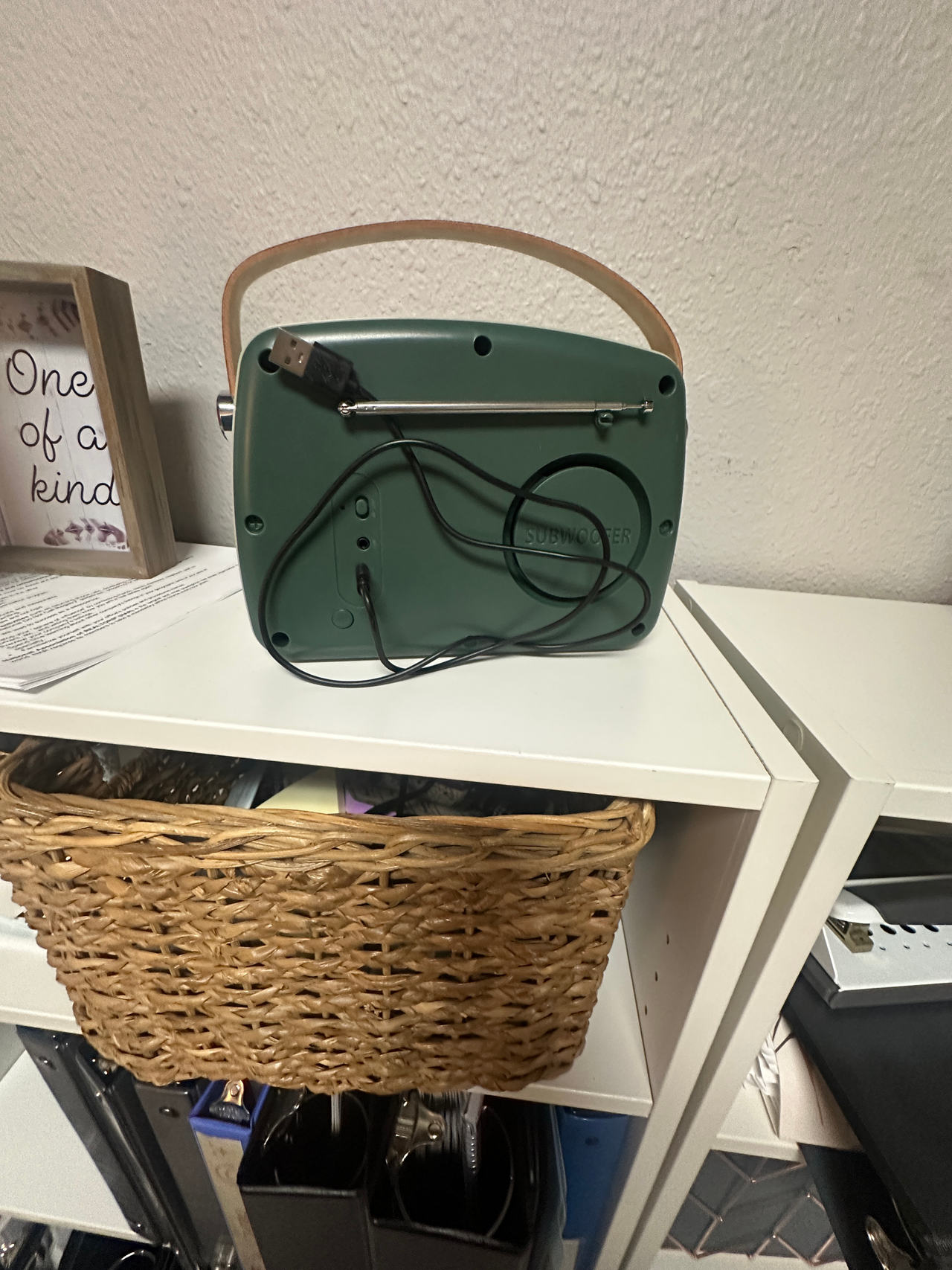 SUBWOOFER Retro Bluetooth Speaker with radio. Excellent condition 
