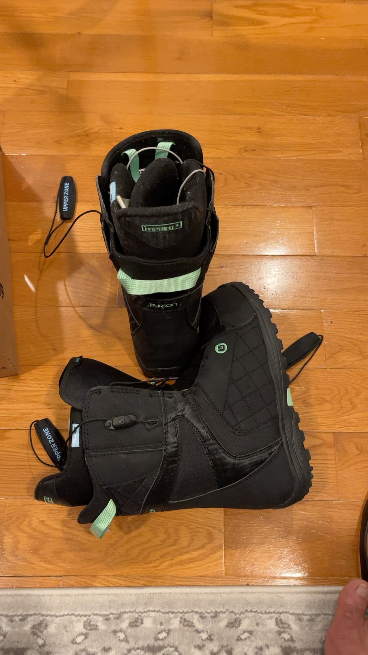 Burton Mint Women's Black Snowboard Boots -  size 9
