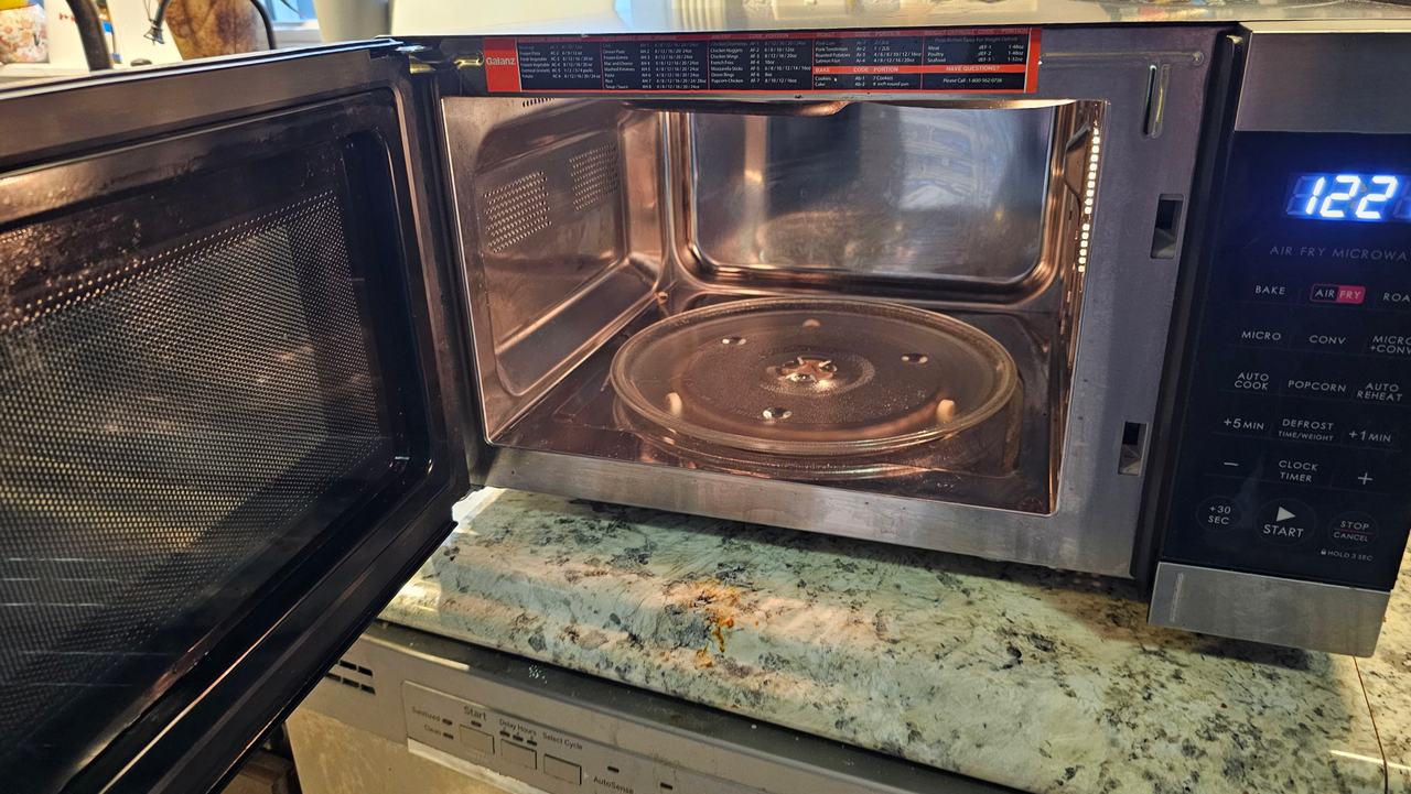 Galanz 1.2 Cu. Ft. 3-in-1 SpeedWave with TotalFry 360