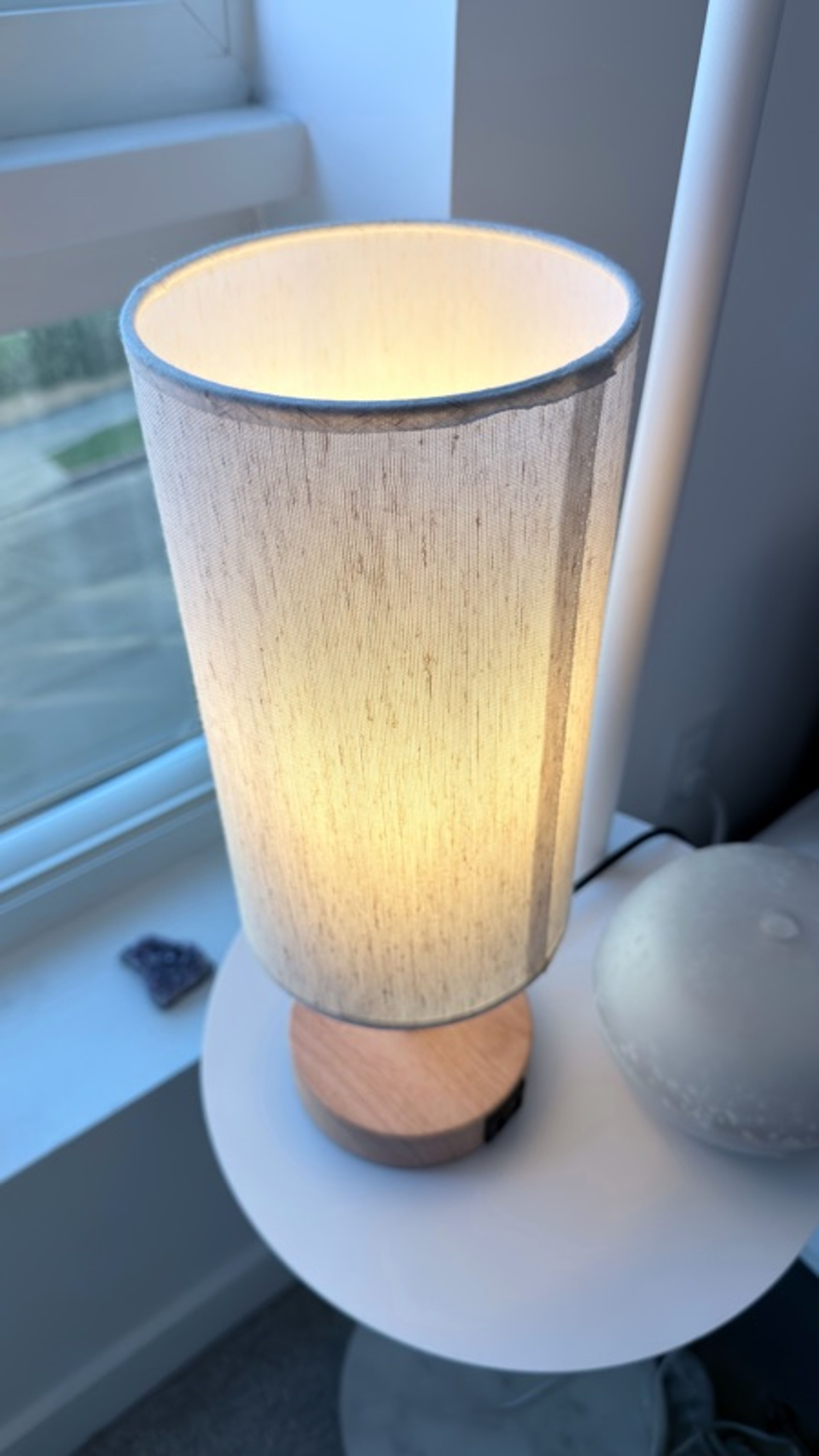 Minimalist Bedside Table Lamp with Fabric Linen Shade
