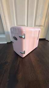 Frigidaire Retro 6-Can Mini Fridge - Image 2