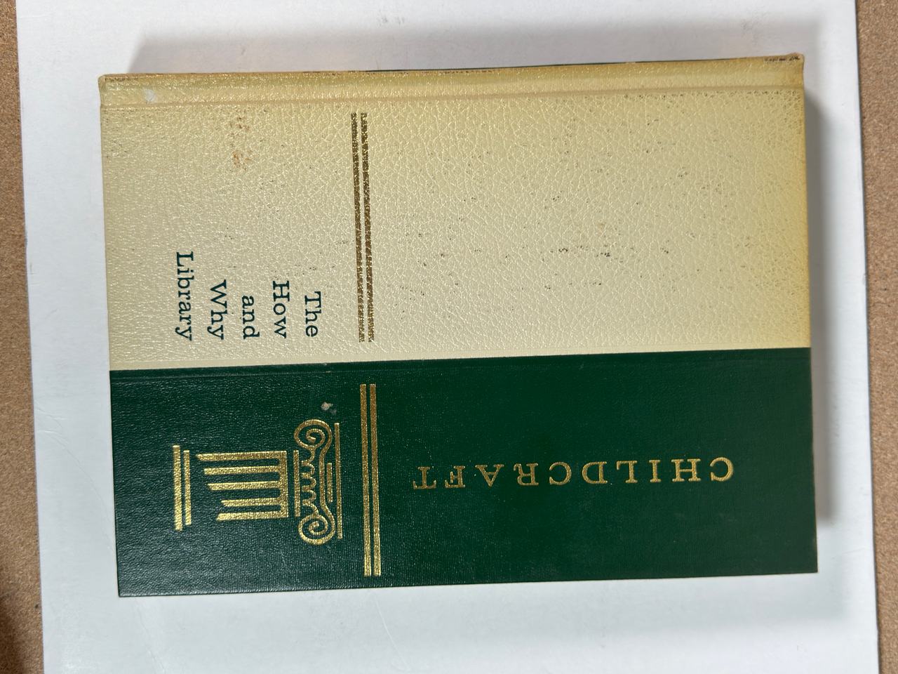 Childcraft Volume 14: Places to Know (The How and Why Library)