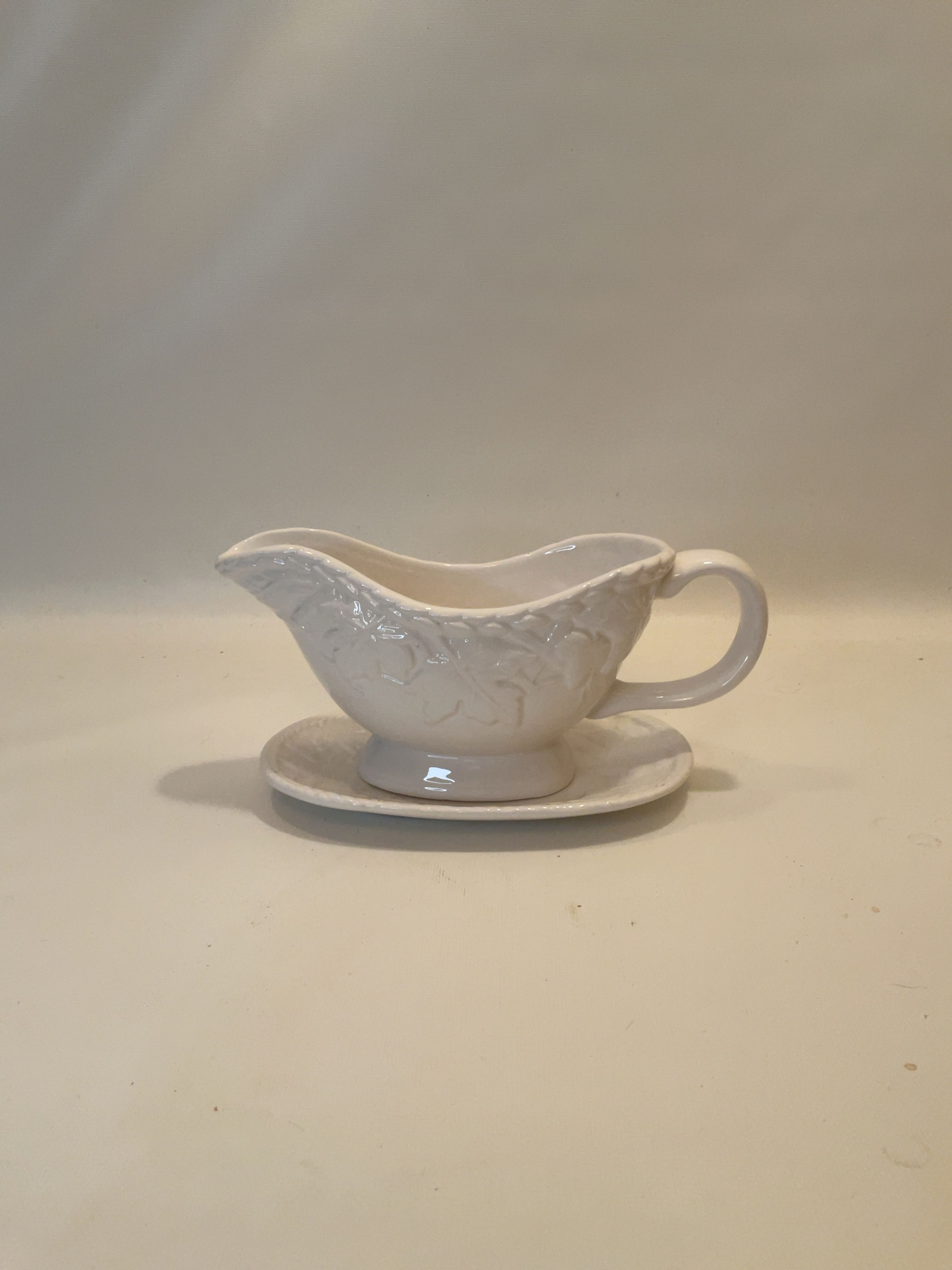 Vintage Courtyard White Ceramic Gravy Boat with Floral Pattern