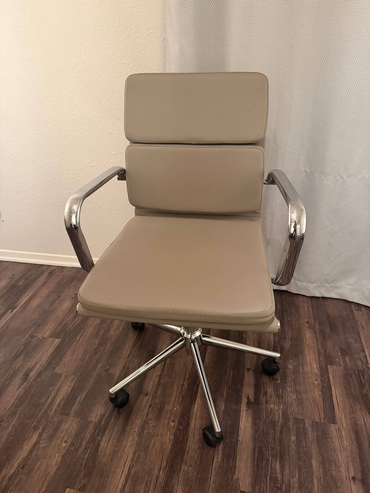 Eames Soft Pad - Mid-Century Modern Office Chair – Chrome Frame