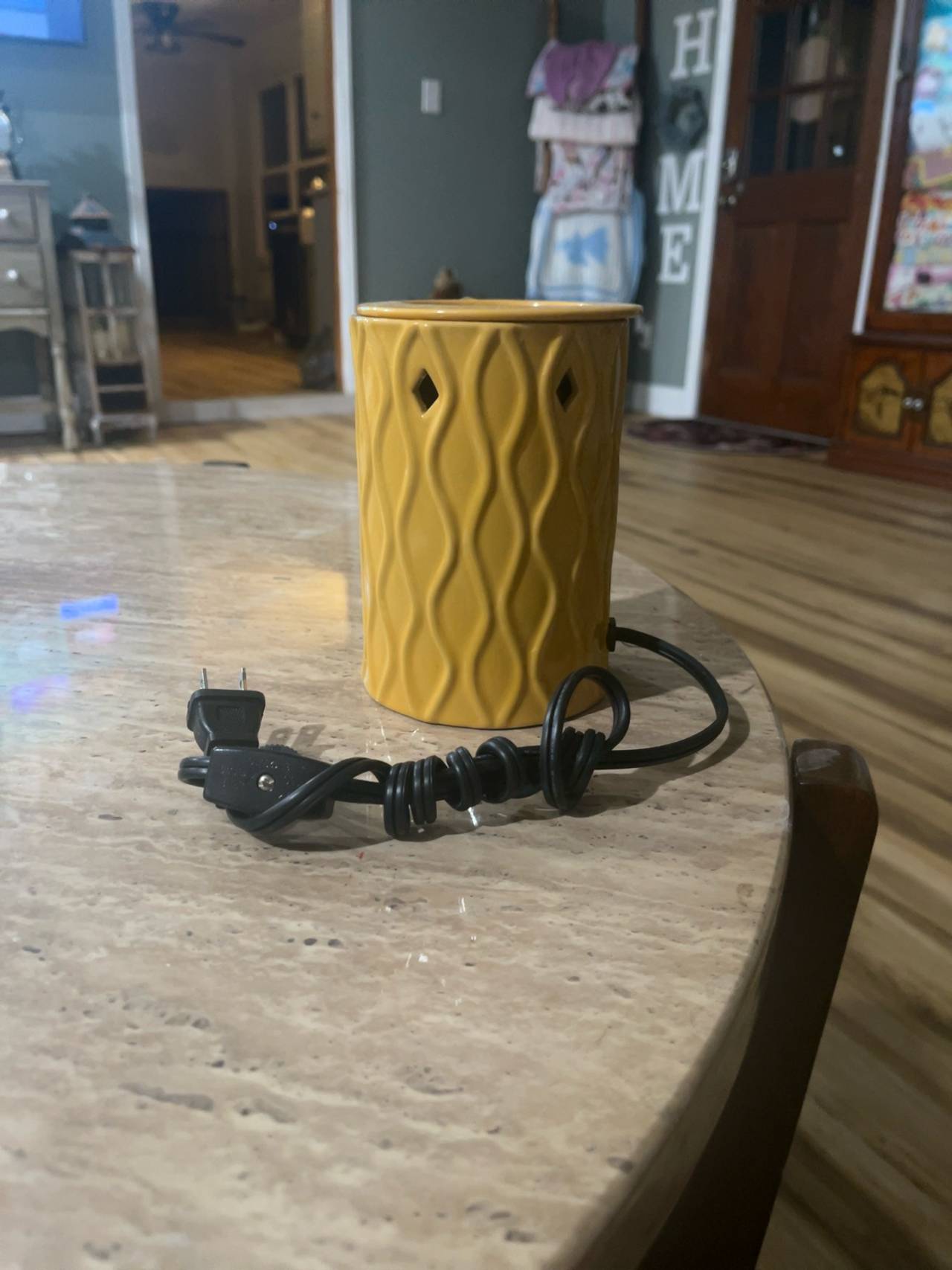 Scentsy Wax Warmer P014 Yellow Vase