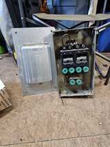 Cutler-Hammer Vintage 60 Amp Fuse Box - Image 2