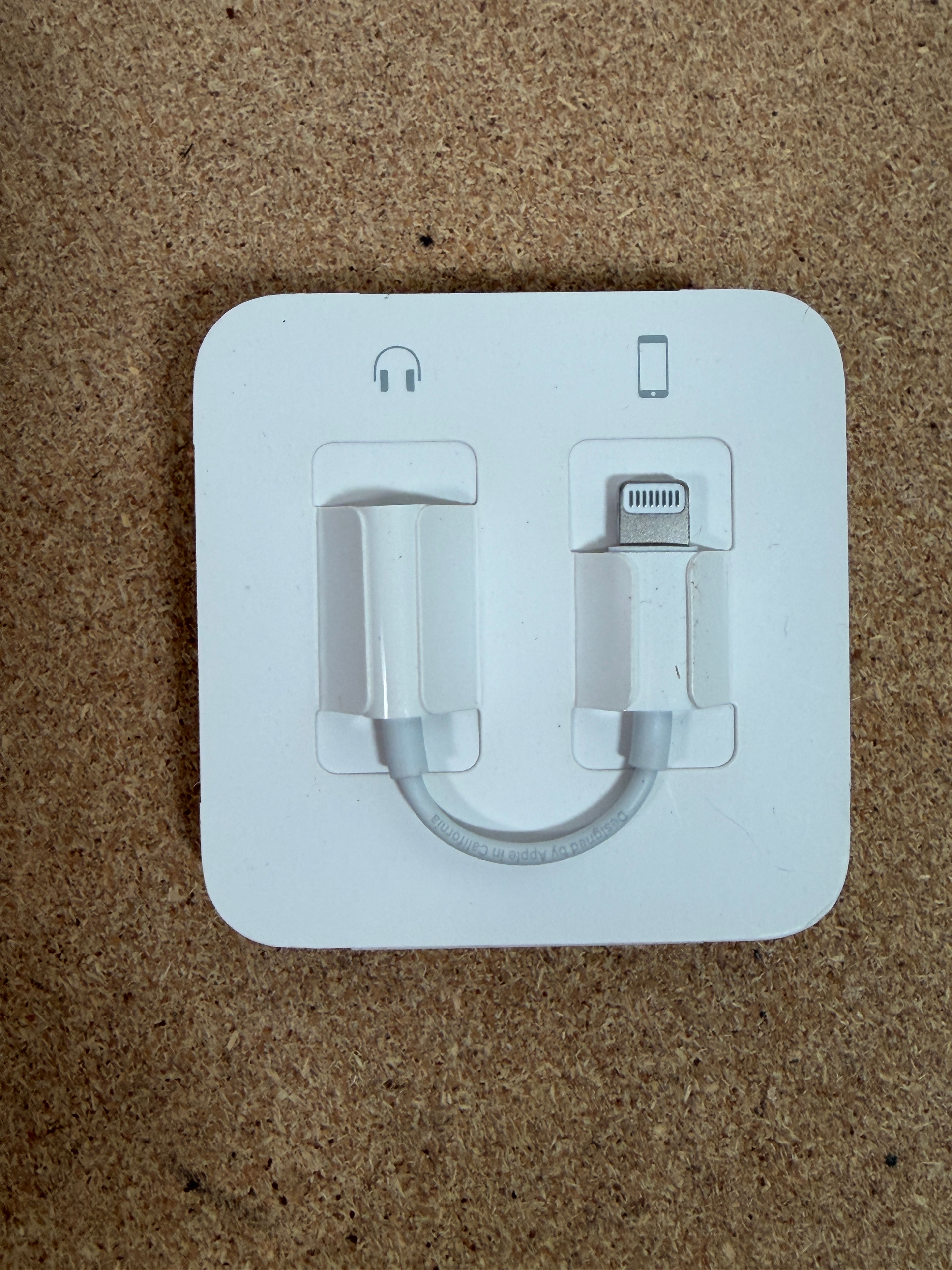 Apple EarPods with Lightning Connector - Image 2