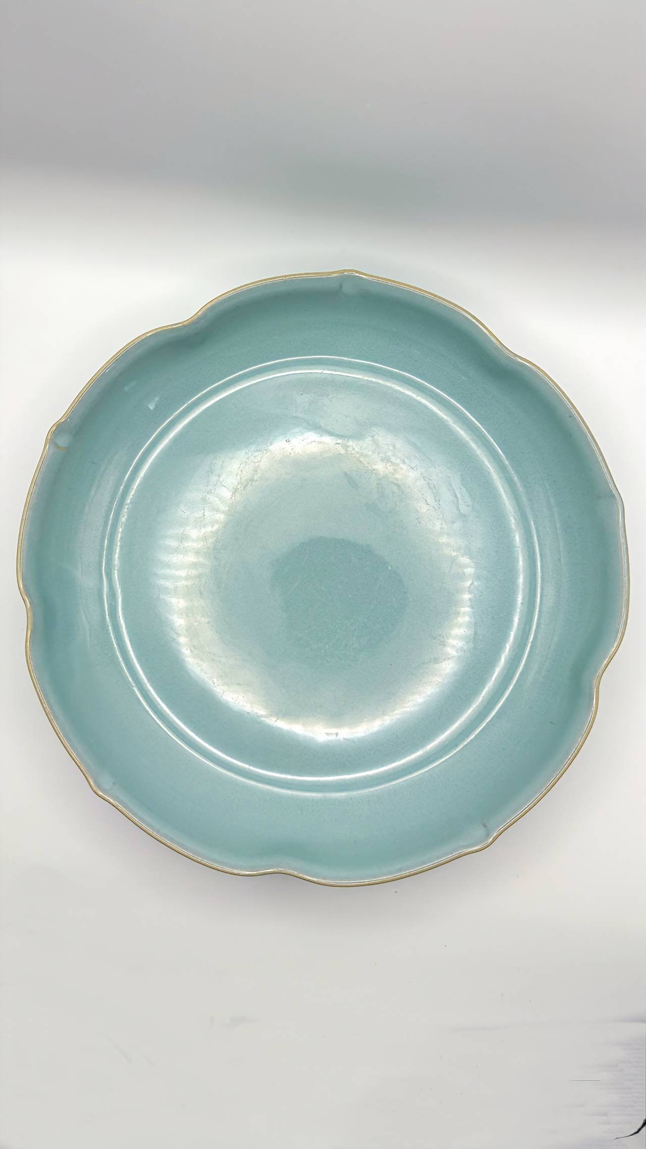 Scalloped Ceramic Dinner Plate