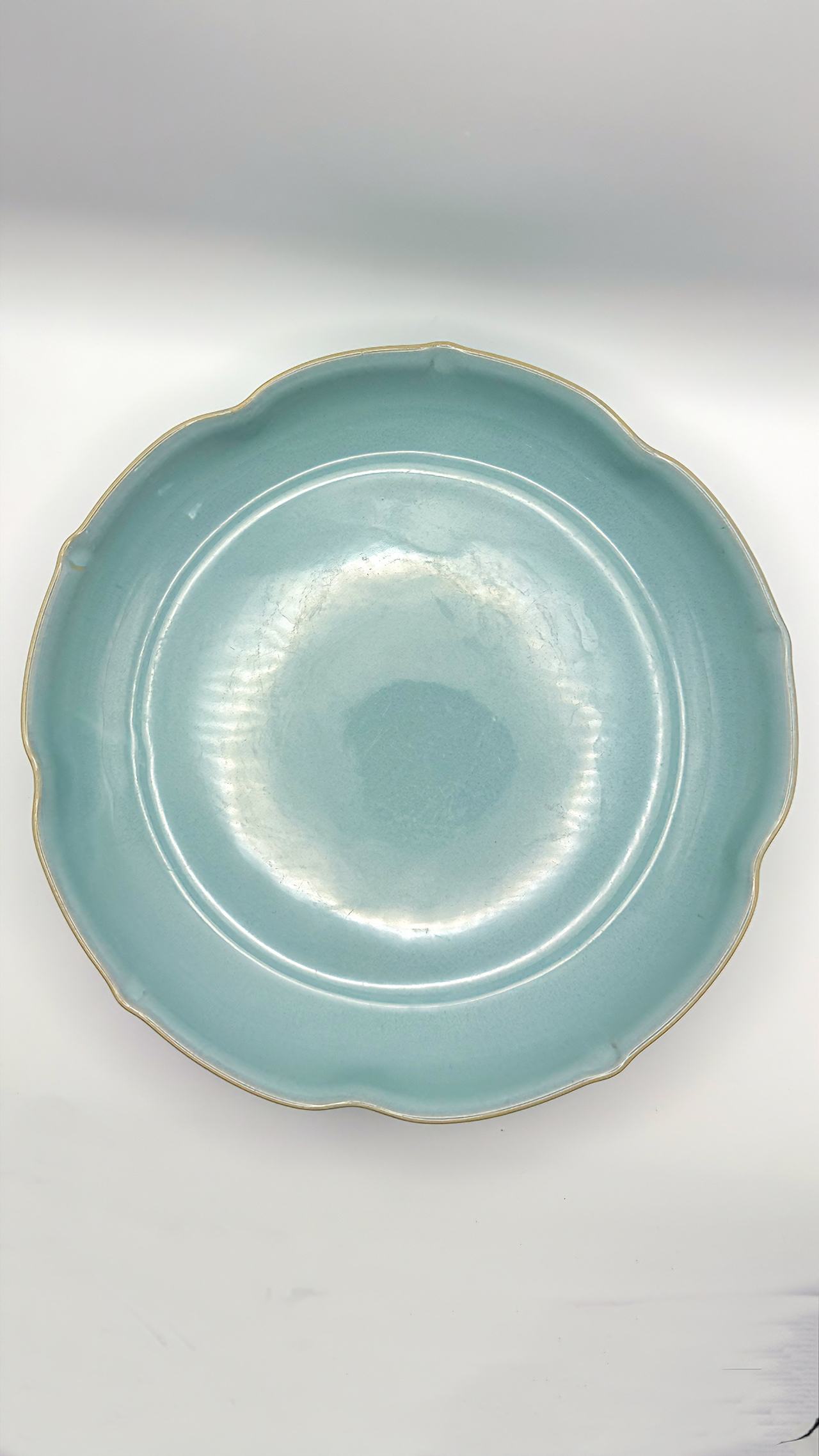 Scalloped Ceramic Dinner Plate