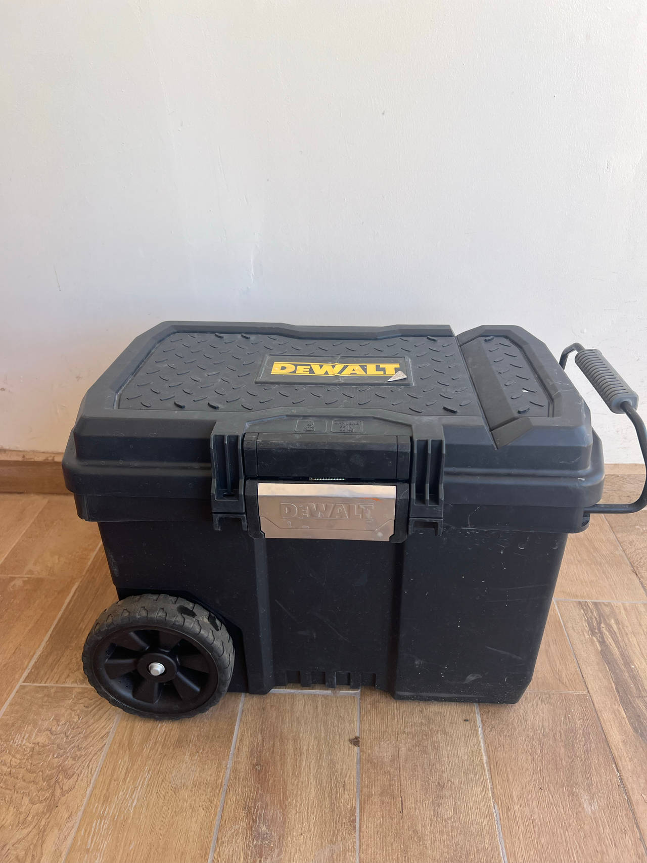 DEWALT 15 Gallon Rolling Tool Box Contractor Chest DWST33090