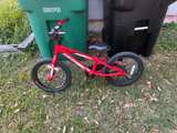 Specialized Hotrock 16 Red/White Kids Bike - Image 4