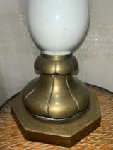 Vintage Victorian Style Brass and Porcelain Electric Table Lamp - Image 5